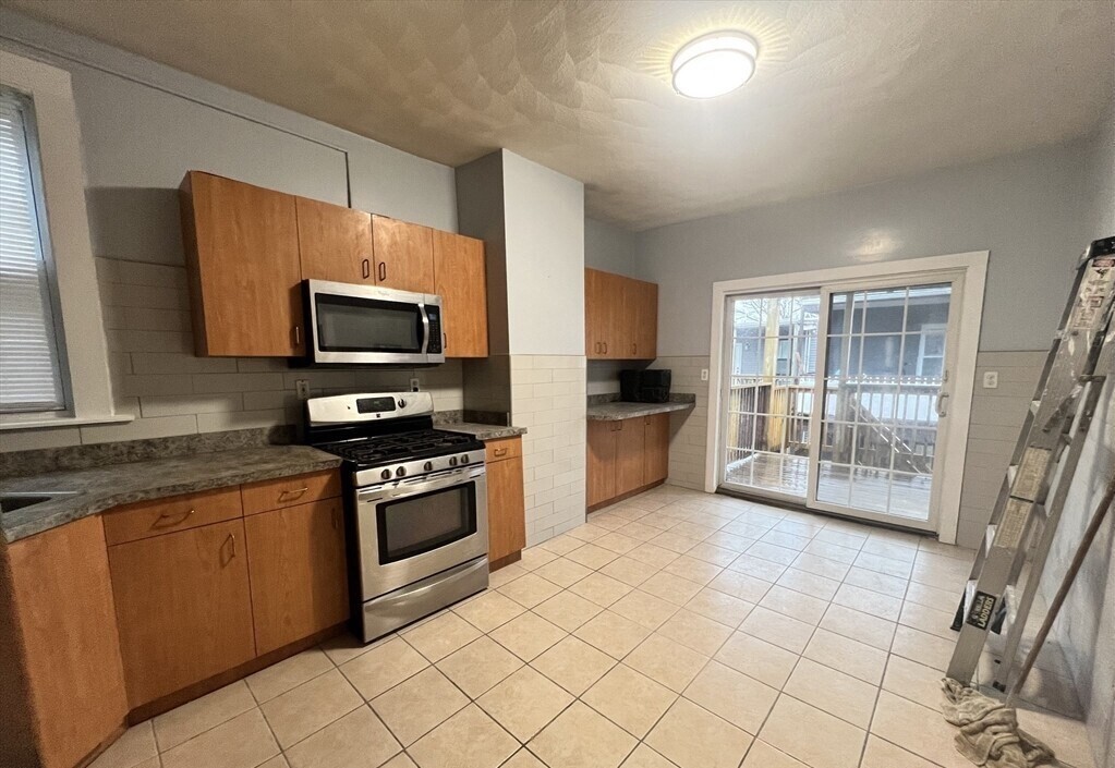 67 Morris St in Boston, MA - Building Photo