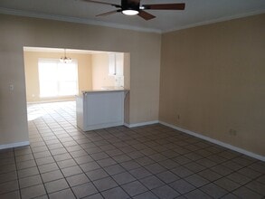 6126 Groves St in Groves, TX - Foto de edificio - Building Photo