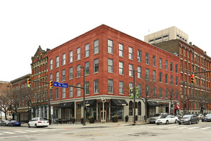 410-500 W St. Clair St Apartamentos