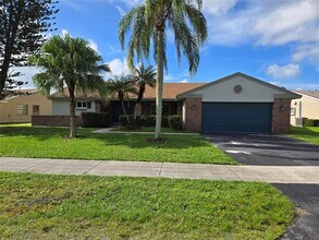 14720 Highland Springs Ct in Davie, FL - Building Photo - Building Photo