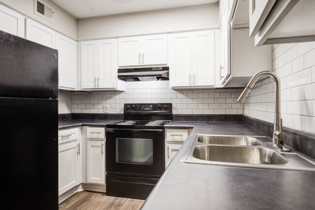 Chimneys of Greenville in Taylors, SC - Foto de edificio - Building Photo