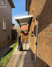 1358 Beauty Bush Ct in Mississauga, ON - Building Photo - Building Photo