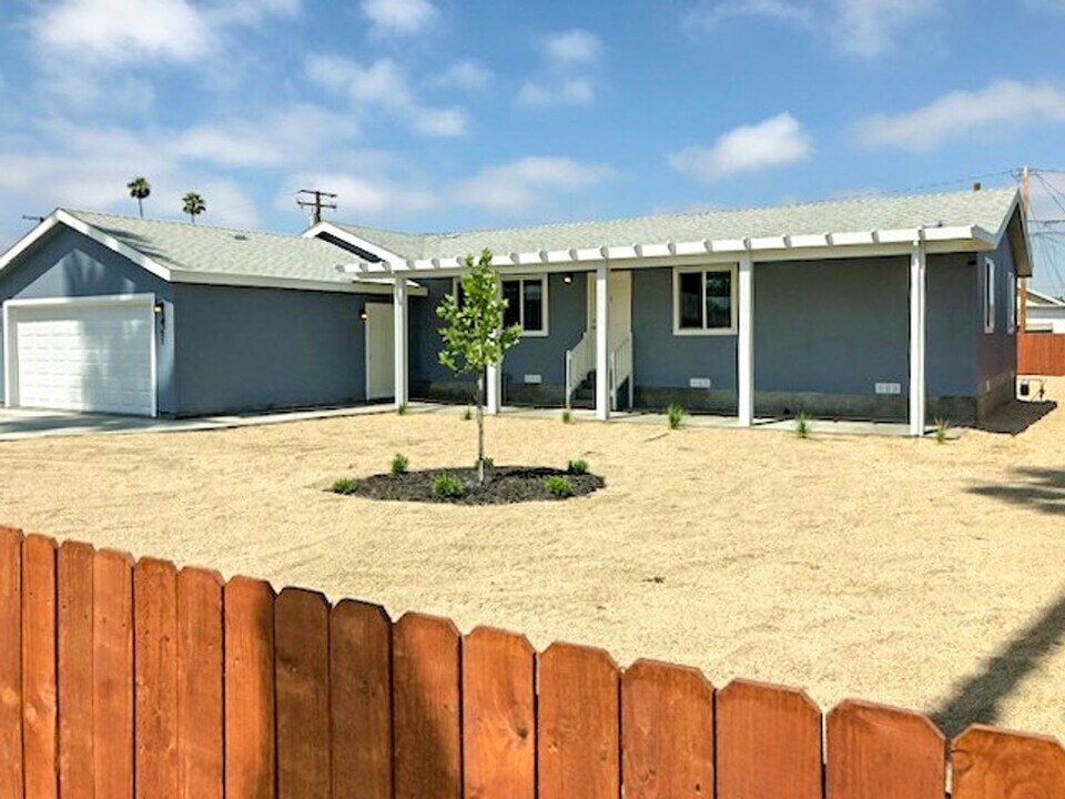 451 N Franklin St in Hemet, CA - Building Photo