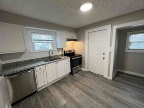 924 Bloomfield Ave in Akron, OH - Building Photo - Building Photo