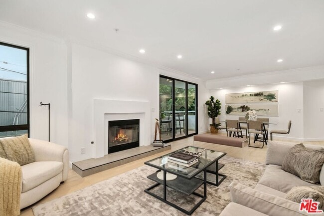 property at 656 N W Knoll Dr