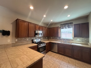230 Bankside Way in Sacramento, CA - Building Photo - Building Photo