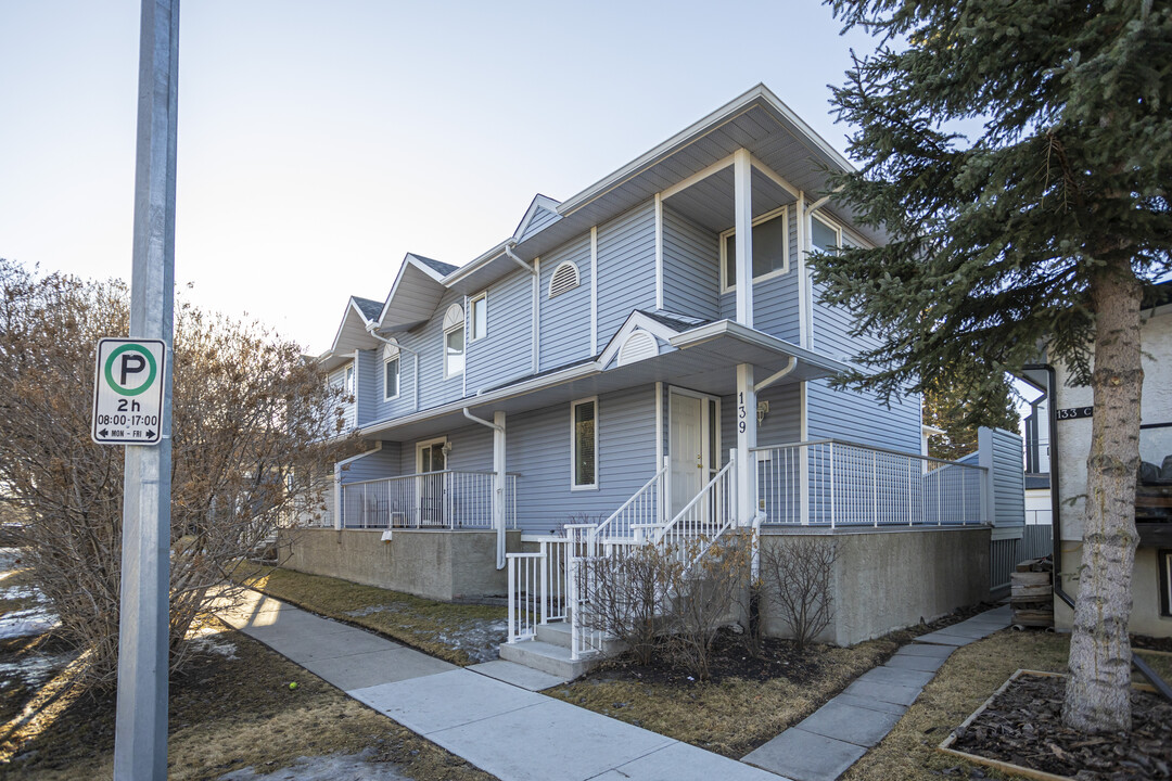 2295 1 St NE in Calgary, AB - Building Photo