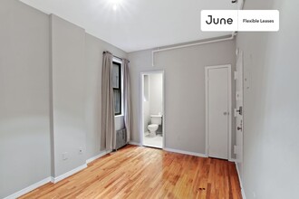 239 W 63rd St in New York, NY - Building Photo - Building Photo