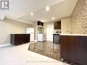 491 Mavrinac Blvd in Aurora, ON - Building Photo - Building Photo