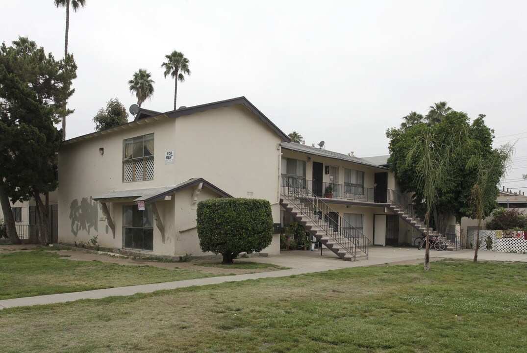 607 N Pauline St in Anaheim, CA - Foto de edificio