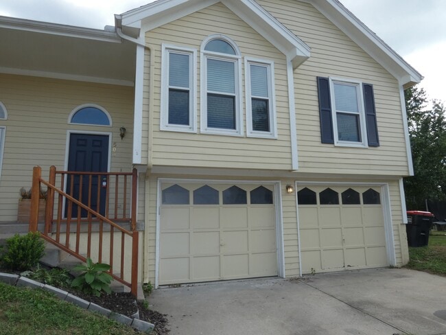 property at 509 E 7th St