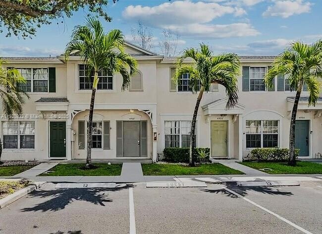 property at 3145 SW 50th St