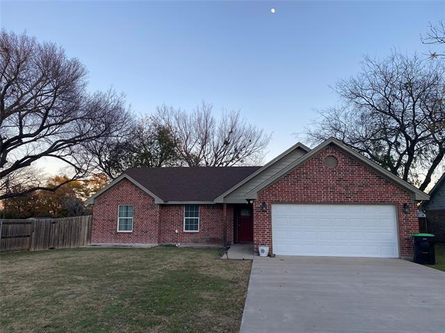 205 S Hitt St in Boyd, TX - Building Photo - Building Photo