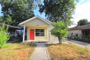 319 Noria St in San Antonio, TX - Building Photo