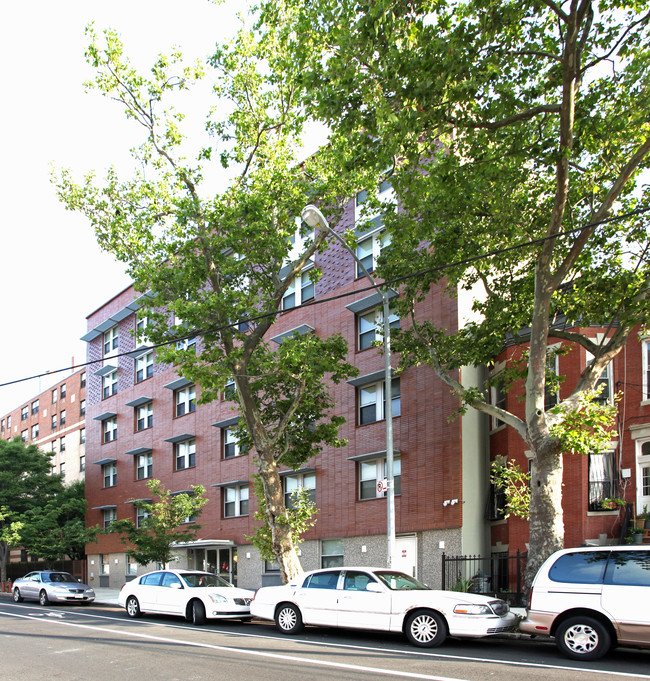 The Domenech in Brooklyn, NY - Foto de edificio - Building Photo