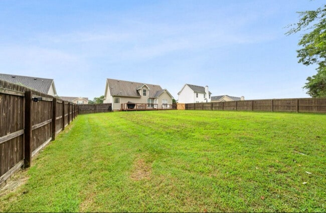 1036 Freedom Dr in Clarksville, TN - Building Photo - Building Photo