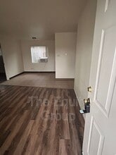 331 E Elm St in Hanford, CA - Building Photo - Building Photo