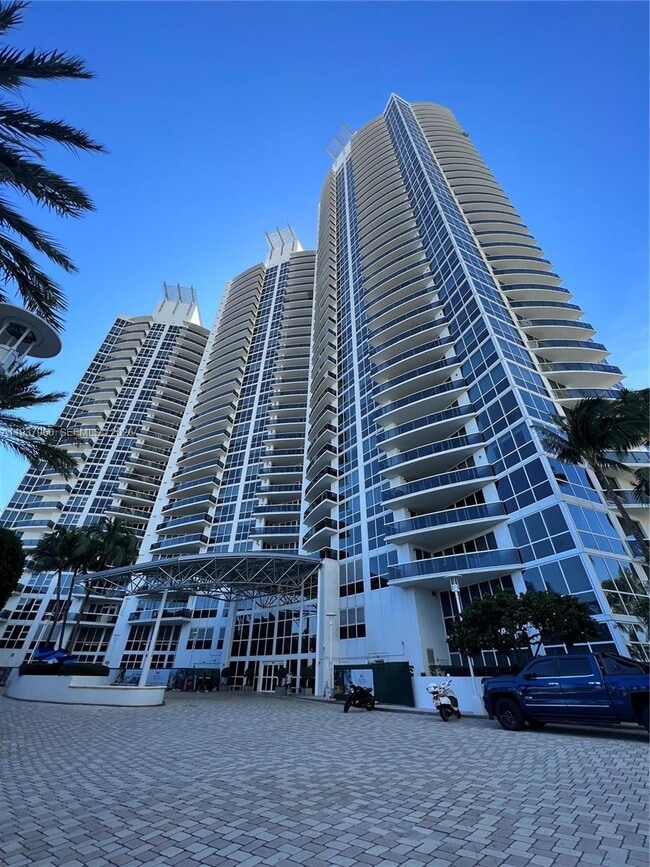 400 Alton Rd in Miami Beach, FL - Building Photo - Building Photo