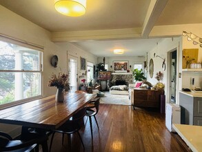 1956 Phillips Way in Los Angeles, CA - Foto de edificio - Building Photo