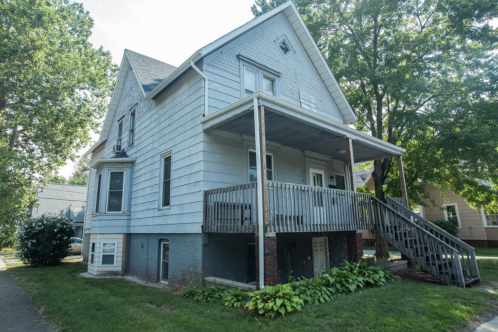 141 E Barker Ave in Michigan City, IN - Foto de edificio