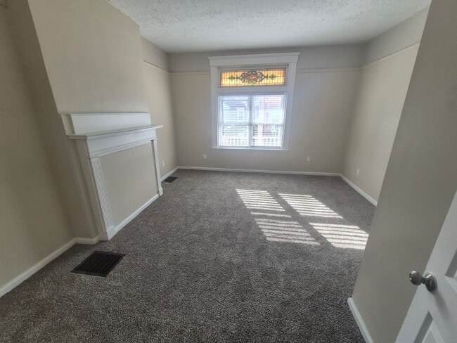 132 Evergreen Ave in Southgate, KY - Foto de edificio - Building Photo