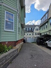 102 Vernon St in Worcester, MA - Foto de edificio - Building Photo