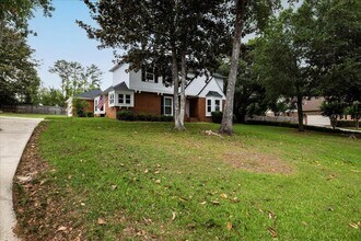 2464 Elfinwing Ln in Tallahassee, FL - Building Photo - Building Photo