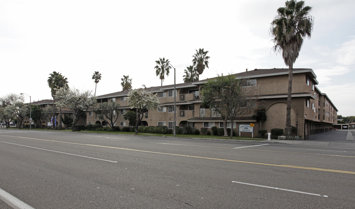 Casa Victoria Apartments in Costa Mesa, CA - Building Photo