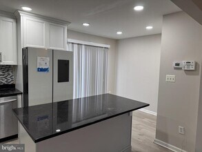 605 Warrenton Terrace NE in Leesburg, VA - Foto de edificio - Building Photo