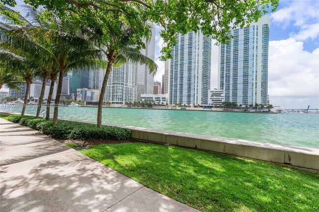 property at 801 Brickell Key Blvd