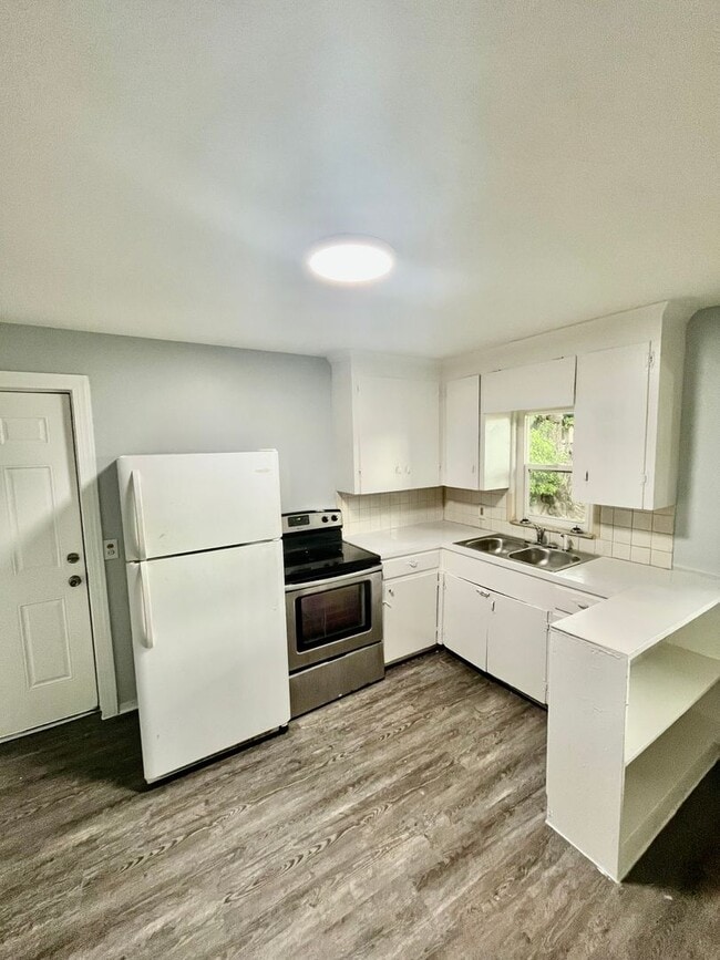 5747 11th St in Zephyrhills, FL - Building Photo - Building Photo