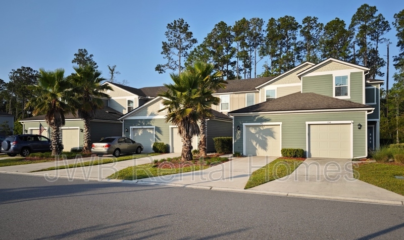 738 Servia Dr in Saint Johns, FL - Foto de edificio