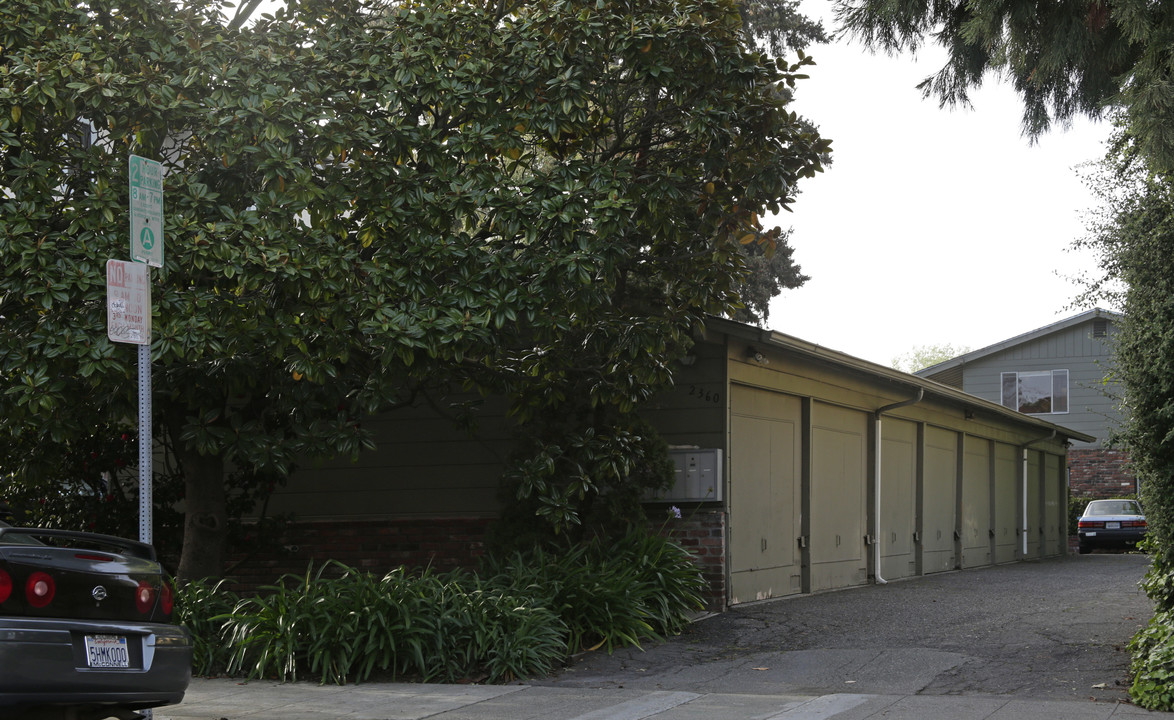 2360 Woolsey St in Berkeley, CA - Foto de edificio