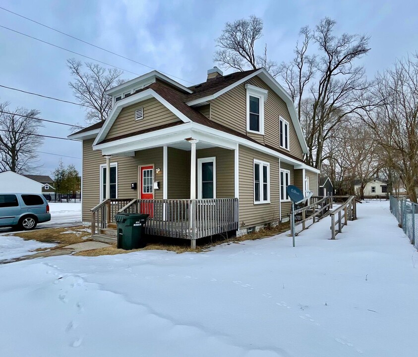 1262 5th St in Muskegon, MI - Building Photo