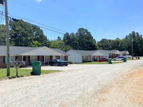 293-366 Caudell Dr in Lavonia, GA - Building Photo - Building Photo