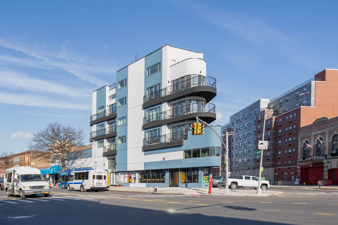 1407 Flatbush Ave in Brooklyn, NY - Building Photo