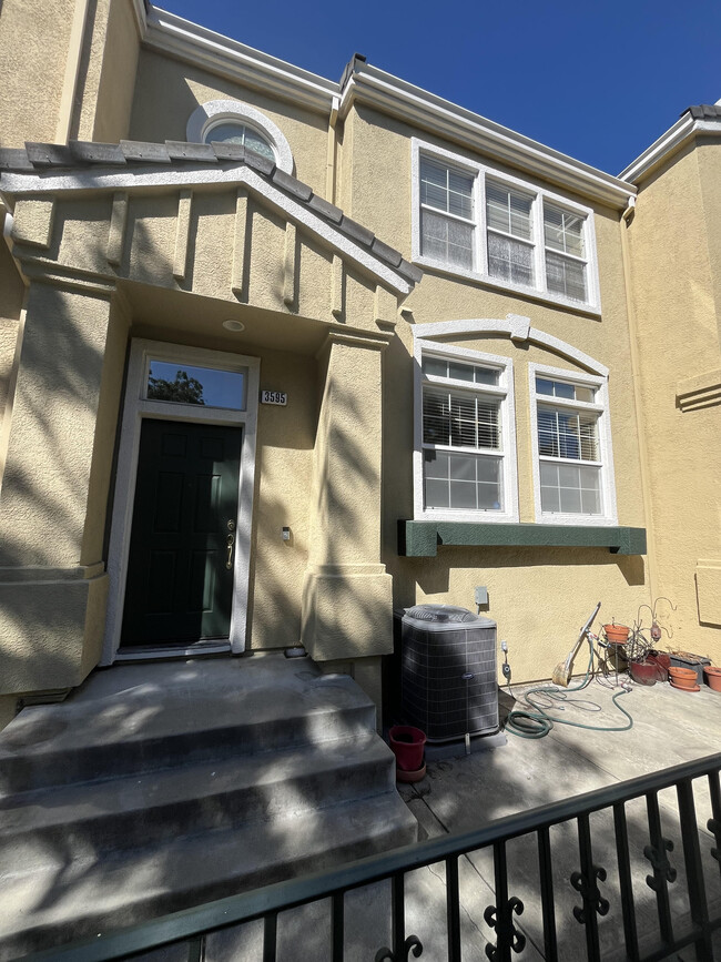 property at 3595 Madison Cmn