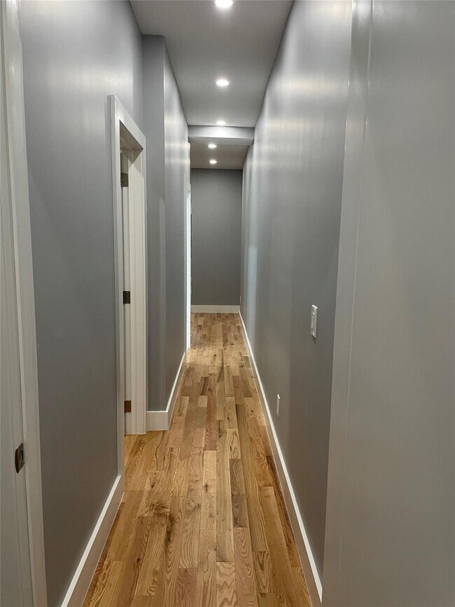 1668 George St-Unit -1L in Queens, NY - Building Photo - Building Photo