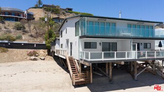25218 Malibu Rd in Malibu, CA - Building Photo