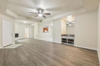 7201 Denton Dr in Dallas, TX - Building Photo - Building Photo