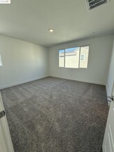 4806 Happy Hallow Dr in Folsom, CA - Building Photo - Building Photo