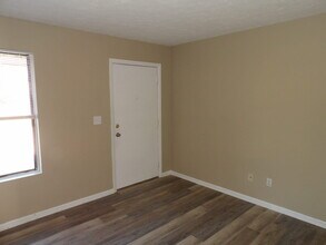 412 Harrodswood Rd in Frankfort, KY - Building Photo - Building Photo