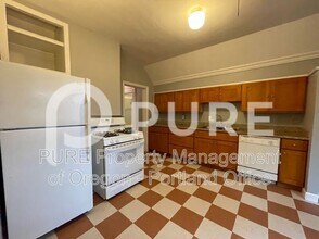 3104 SE Morrison St in Portland, OR - Building Photo - Building Photo