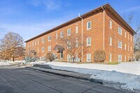 212 Grandview Ct, Unit 212