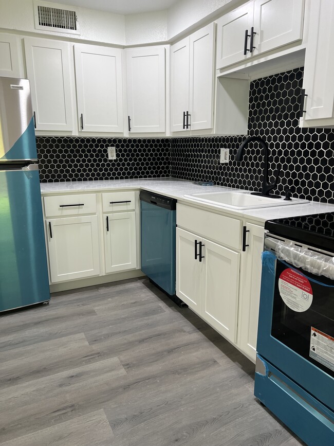 4 Loveland Hill Rd in Vernon, CT - Building Photo - Building Photo