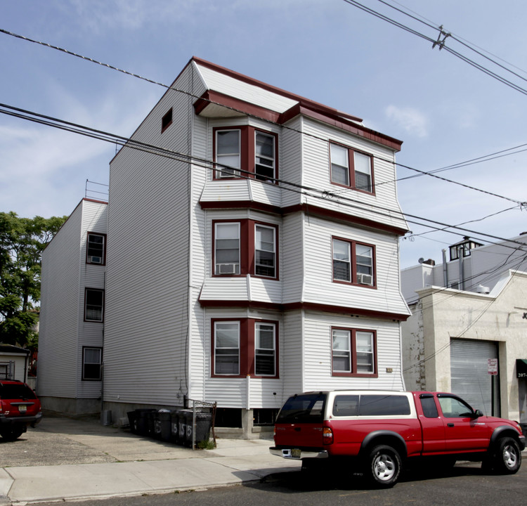 211 Florida St in Elizabeth, NJ - Building Photo