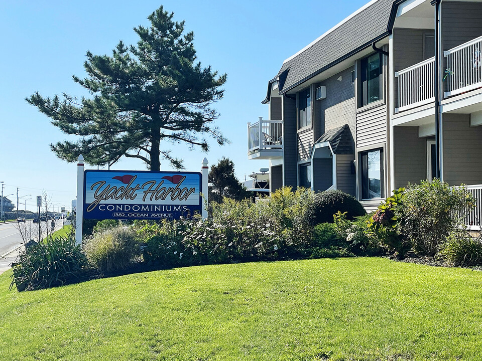 1382 Ocean Ave, Unit A15 ANNUAL in Sea Bright, NJ - Foto de edificio