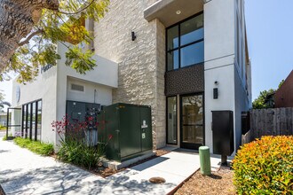Oak & Madison in Carlsbad, CA - Foto de edificio - Building Photo