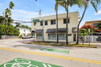 557 Meridian Ave in Miami Beach, FL - Building Photo - Building Photo