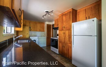 633 W Emerson St in Seattle, WA - Building Photo - Building Photo